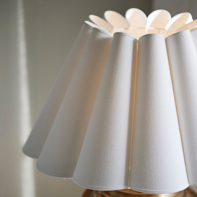 Mały biały abażur kwiat do lampki Freja 21cm detal